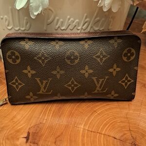 LV Vintage Zipper Wallet